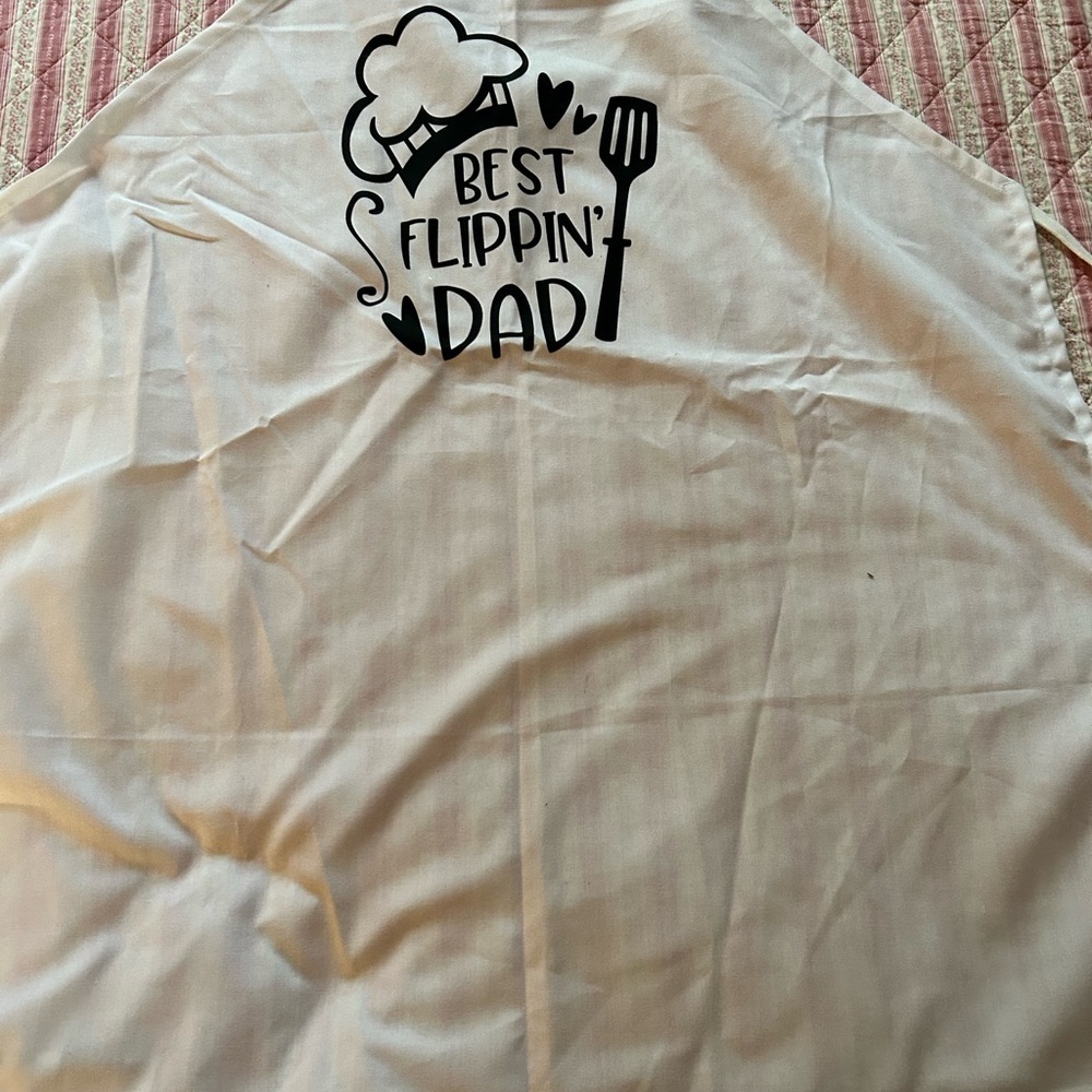White Apron with 'Best Flippin' Dad' Design- great present for the man barbecuer